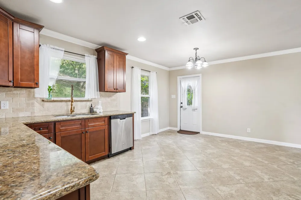 1427 Bonnyview Drive Canyon Lake, TX 78133