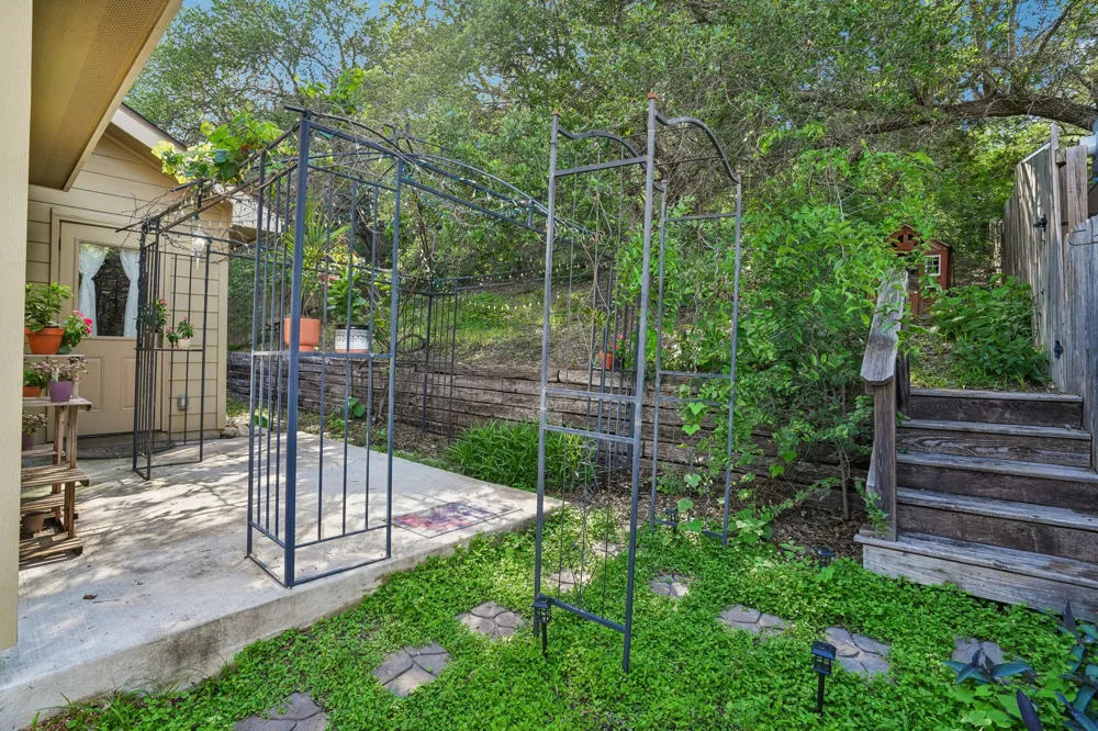 1427 Bonnyview Drive Canyon Lake, TX 78133