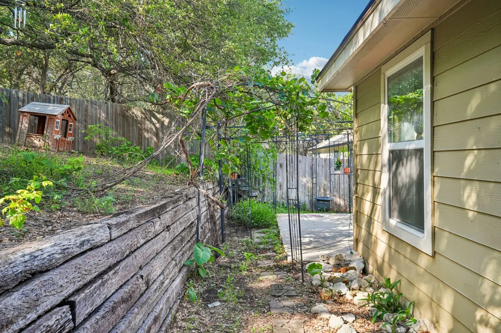 1427 Bonnyview Drive Canyon Lake, TX 78133