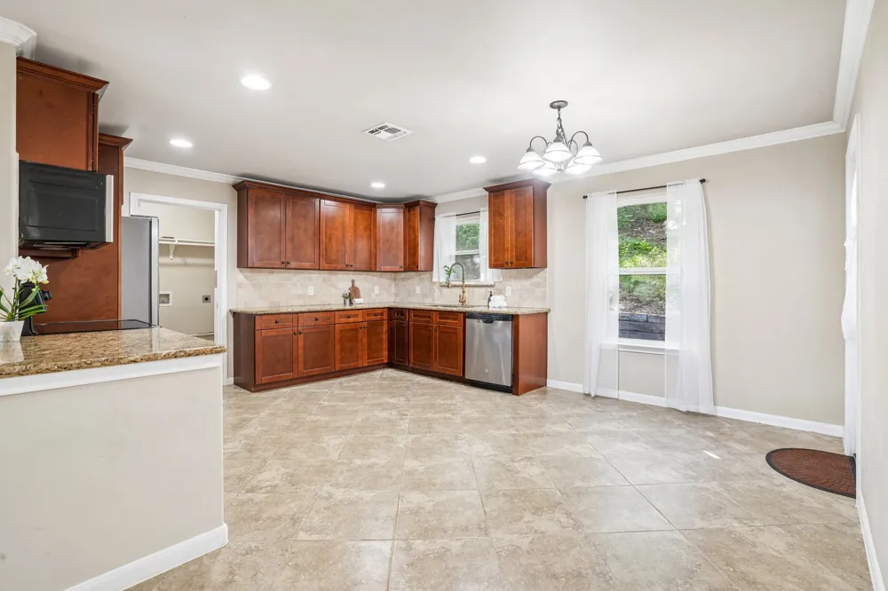 1427 Bonnyview Drive Canyon Lake, TX 78133