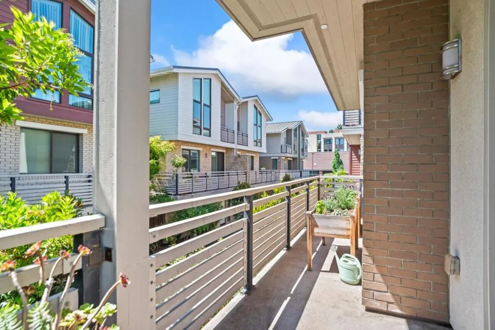 411 Brassinga Court Palo Alto, CA 94306