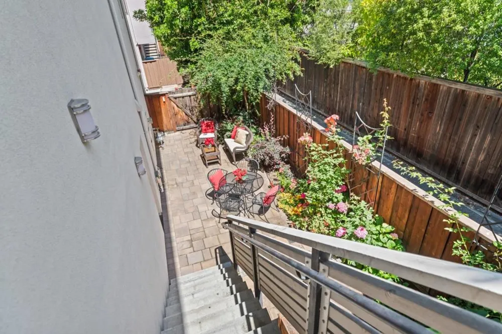 411 Brassinga Court Palo Alto, CA 94306