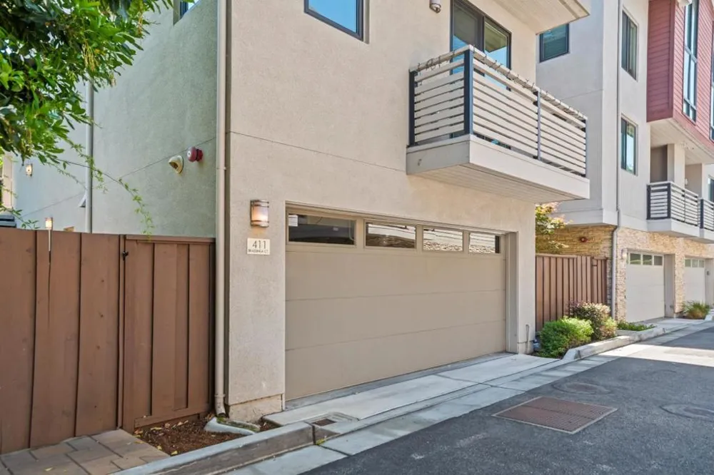 411 Brassinga Court Palo Alto, CA 94306