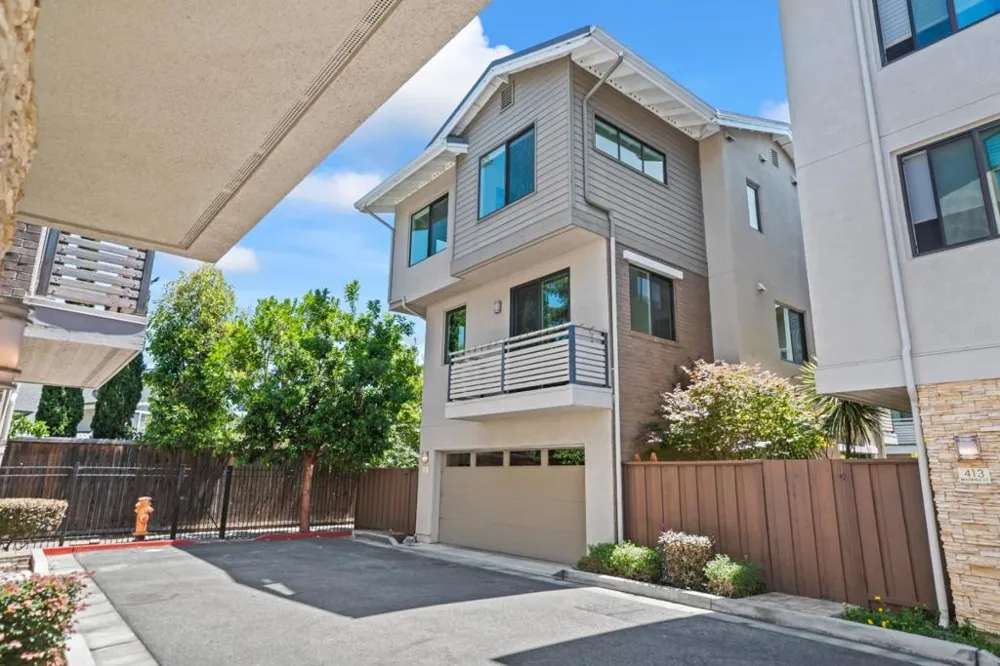 411 Brassinga Court Palo Alto, CA 94306