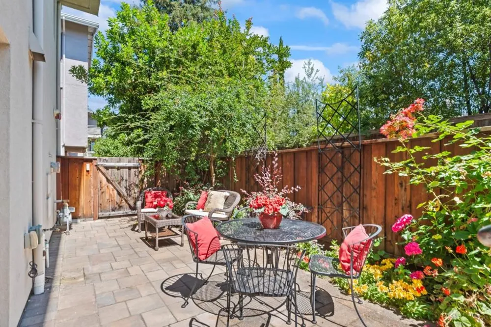 411 Brassinga Court Palo Alto, CA 94306