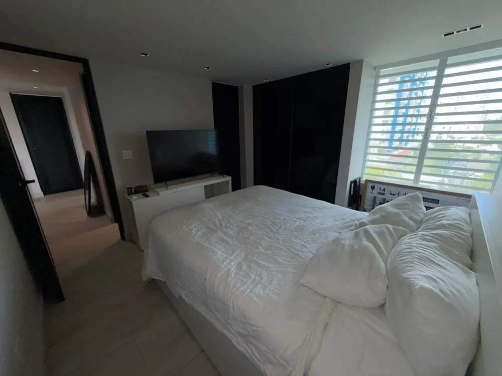 37 ISLA VERDE AVENUE #4C Carolina, PR 00979