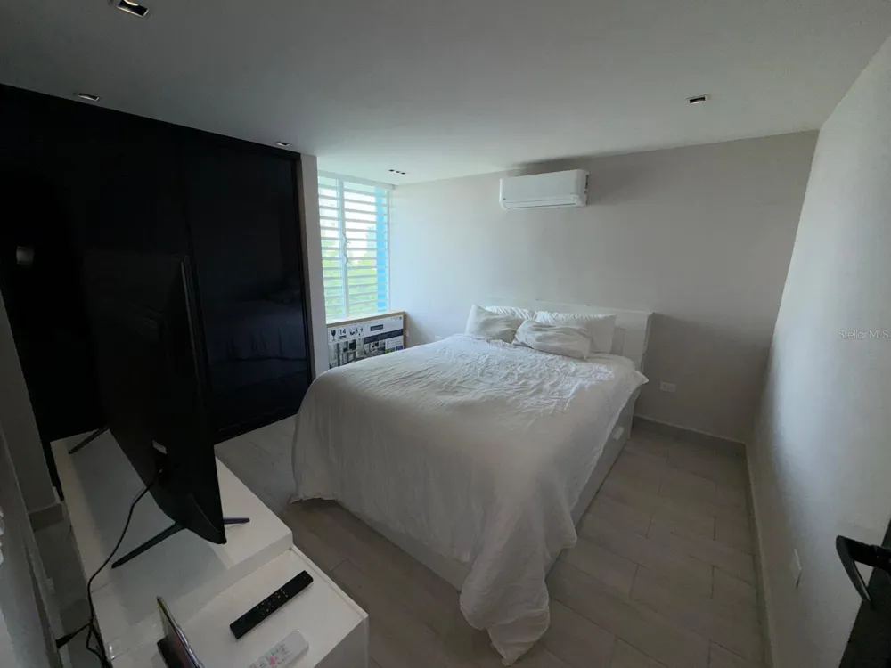 37 ISLA VERDE AVENUE #4C Carolina, PR 00979