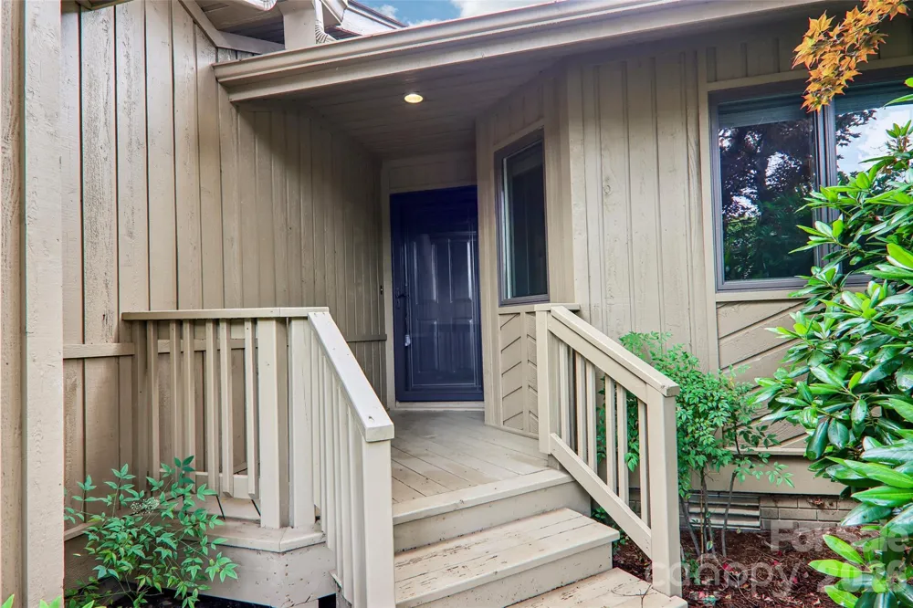 405 Wild Oak Lane Hendersonville, NC 28791