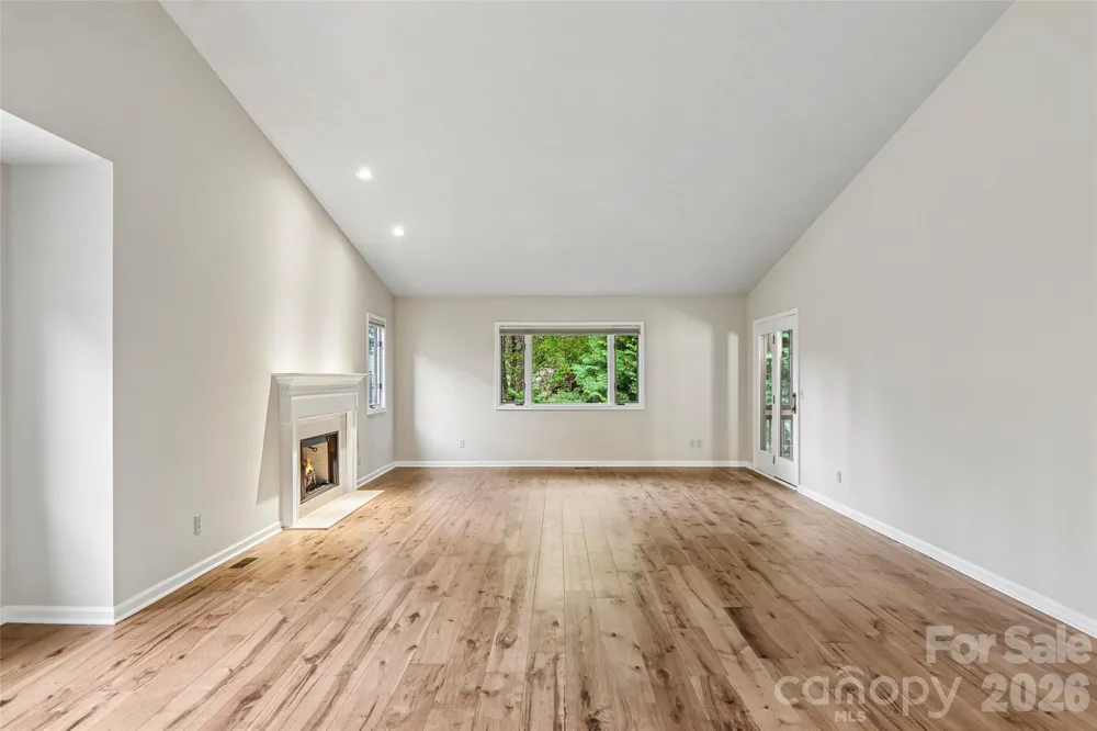 405 Wild Oak Lane Hendersonville, NC 28791