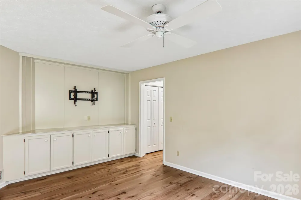 405 Wild Oak Lane Hendersonville, NC 28791