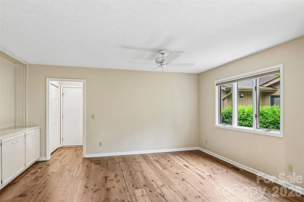 405 Wild Oak Lane Hendersonville, NC 28791