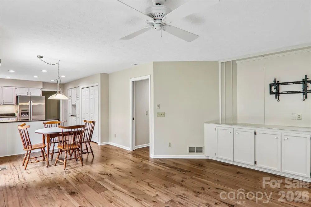 405 Wild Oak Lane Hendersonville, NC 28791