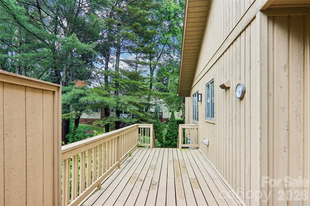405 Wild Oak Lane Hendersonville, NC 28791