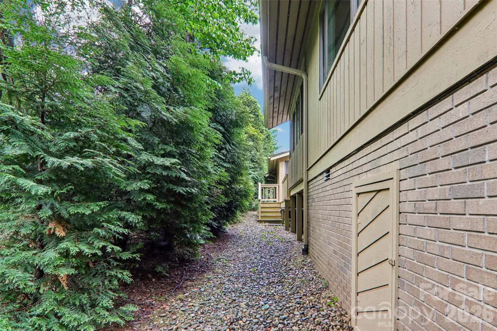 405 Wild Oak Lane Hendersonville, NC 28791