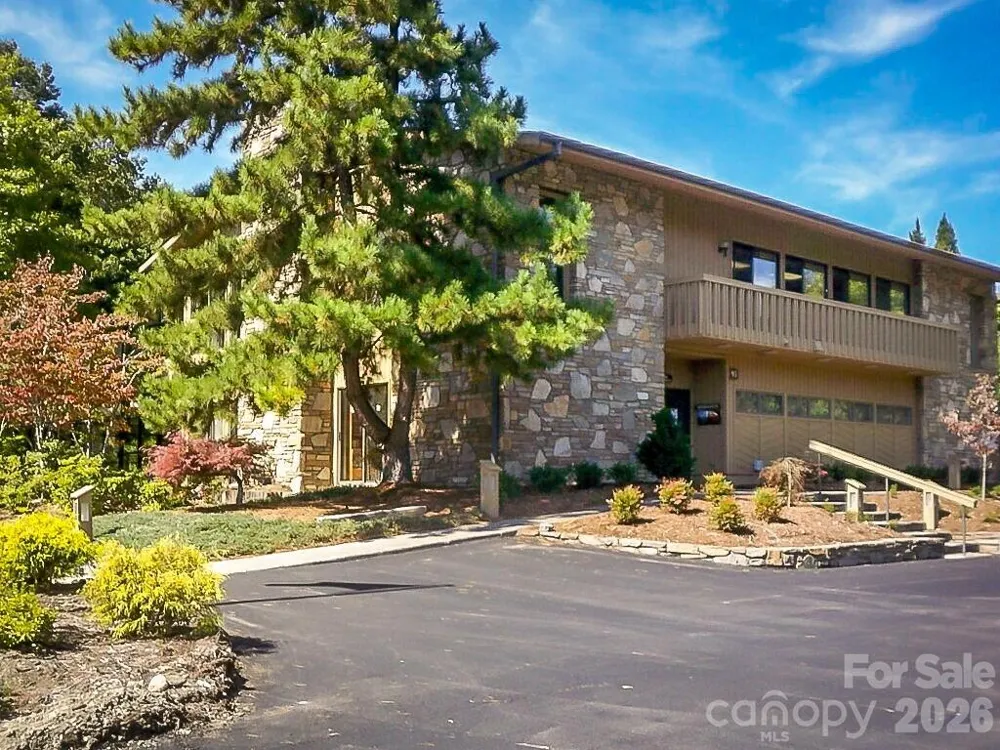 405 Wild Oak Lane Hendersonville, NC 28791