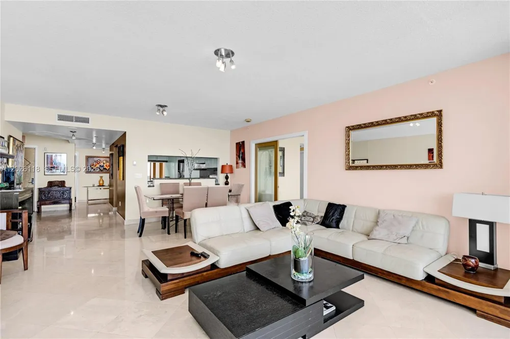 1455 Ocean Dr #1106 Miami Beach, FL 33139