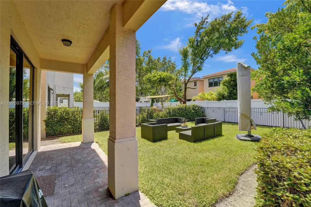 650 NE 191st Ter Miami, FL 33179