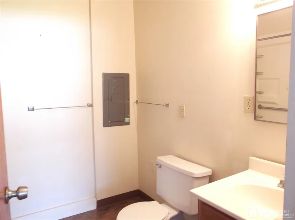 210 212 W Tacoma Avenue Westport, WA 98595