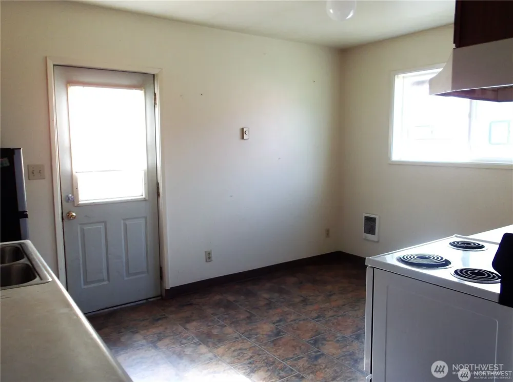 210 212 W Tacoma Avenue Westport, WA 98595
