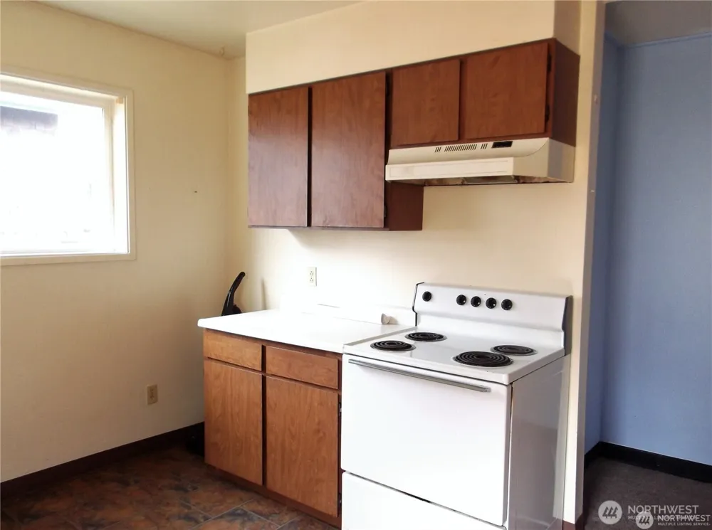 210 212 W Tacoma Avenue Westport, WA 98595