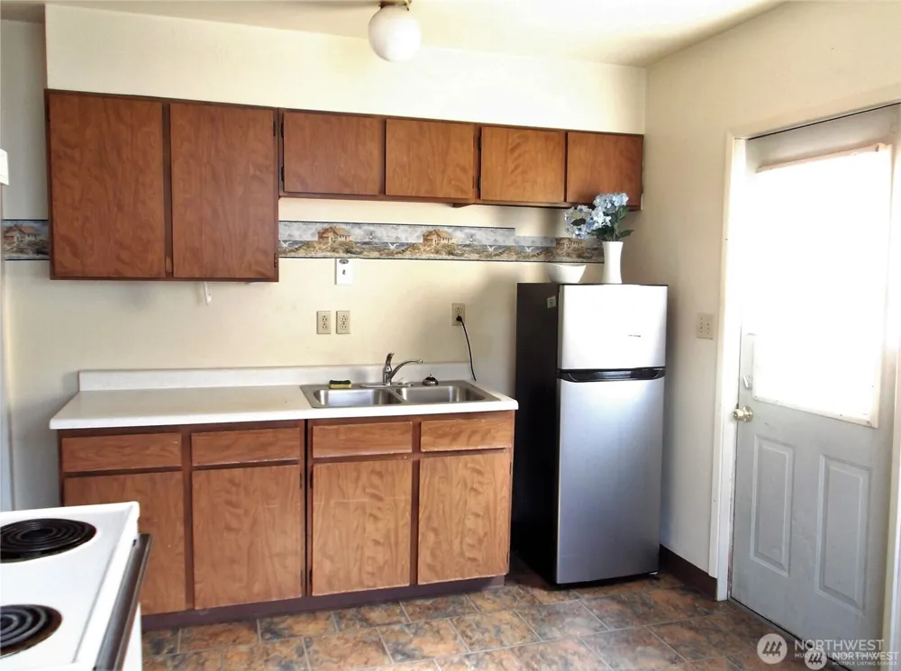 210 212 W Tacoma Avenue Westport, WA 98595