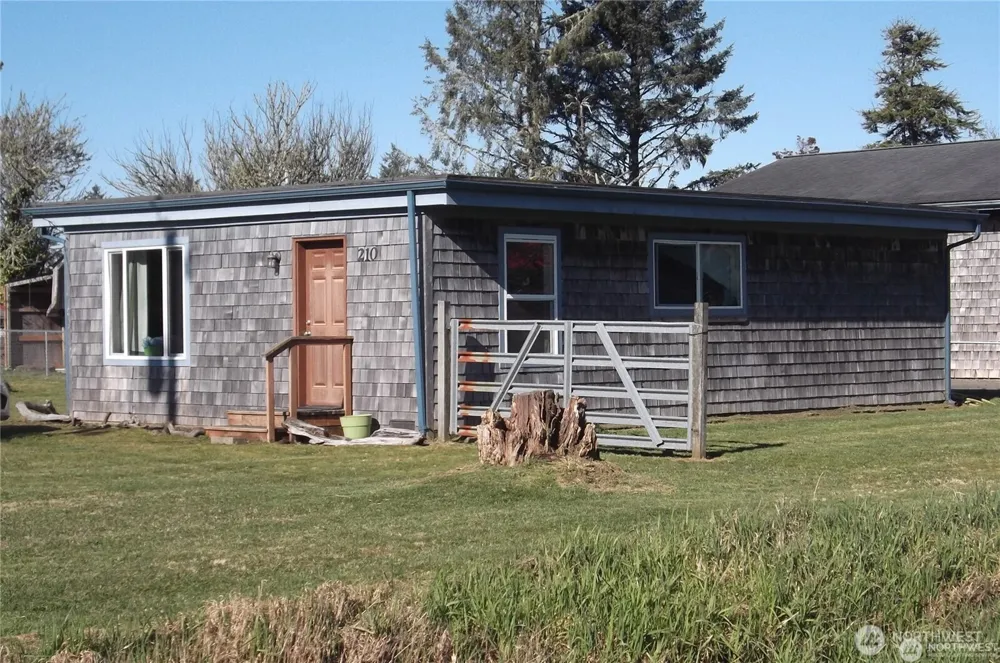 210 212 W Tacoma Avenue Westport, WA 98595