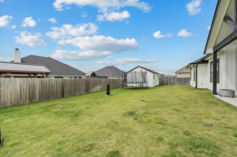 820 Forward Pass Drive Hewitt, TX 76643