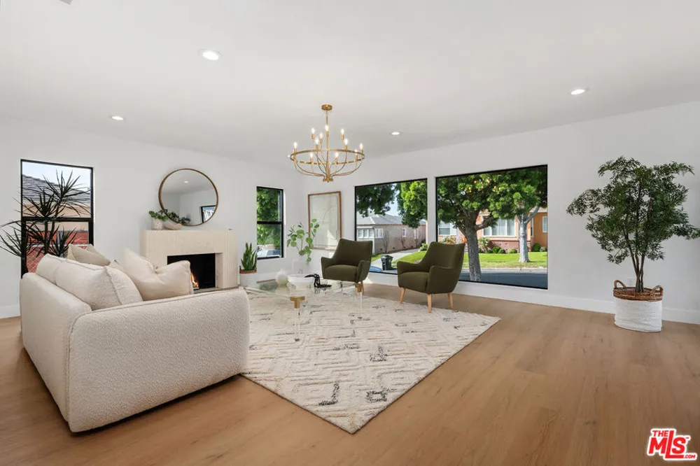 5168 Southridge Avenue Los Angeles, CA 90043