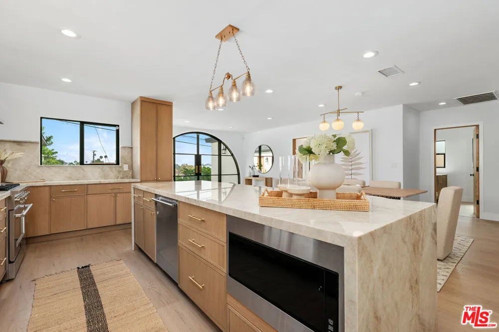 5168 Southridge Avenue Los Angeles, CA 90043