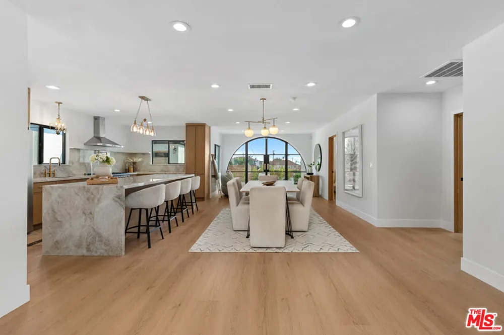 5168 Southridge Avenue Los Angeles, CA 90043
