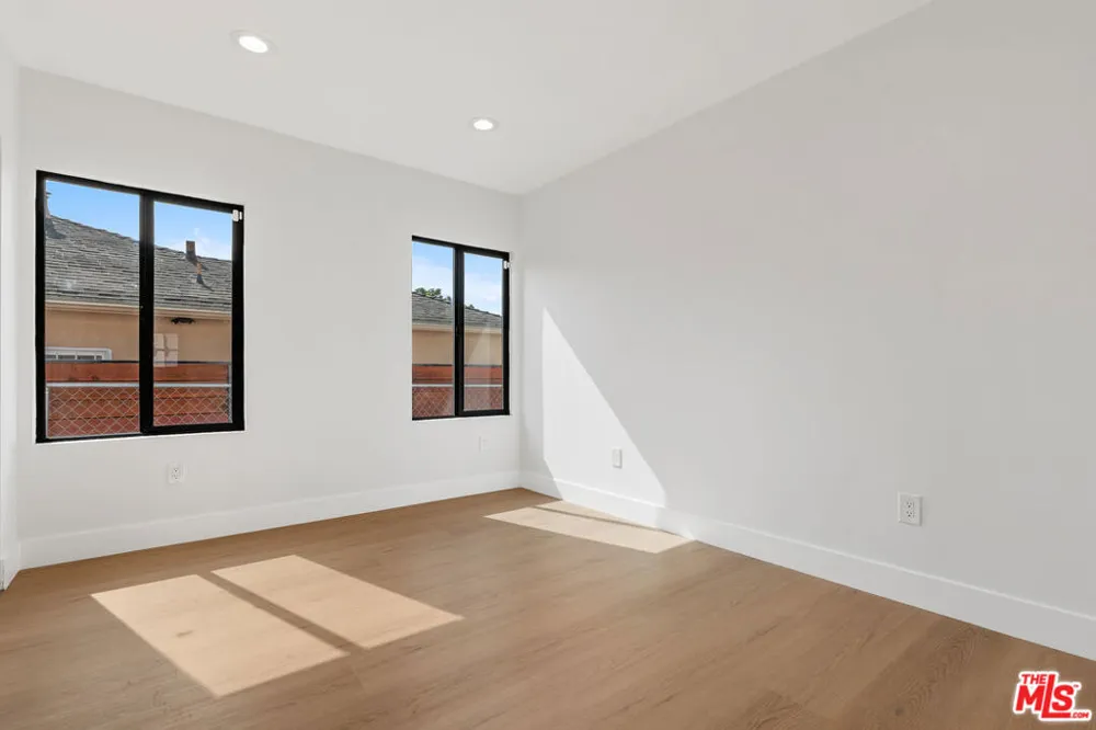 5168 Southridge Avenue Los Angeles, CA 90043