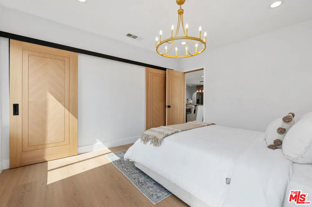 5168 Southridge Avenue Los Angeles, CA 90043