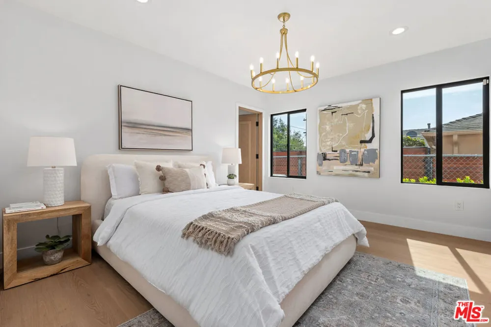 5168 Southridge Avenue Los Angeles, CA 90043