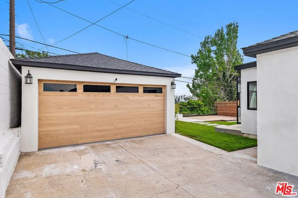 5168 Southridge Avenue Los Angeles, CA 90043
