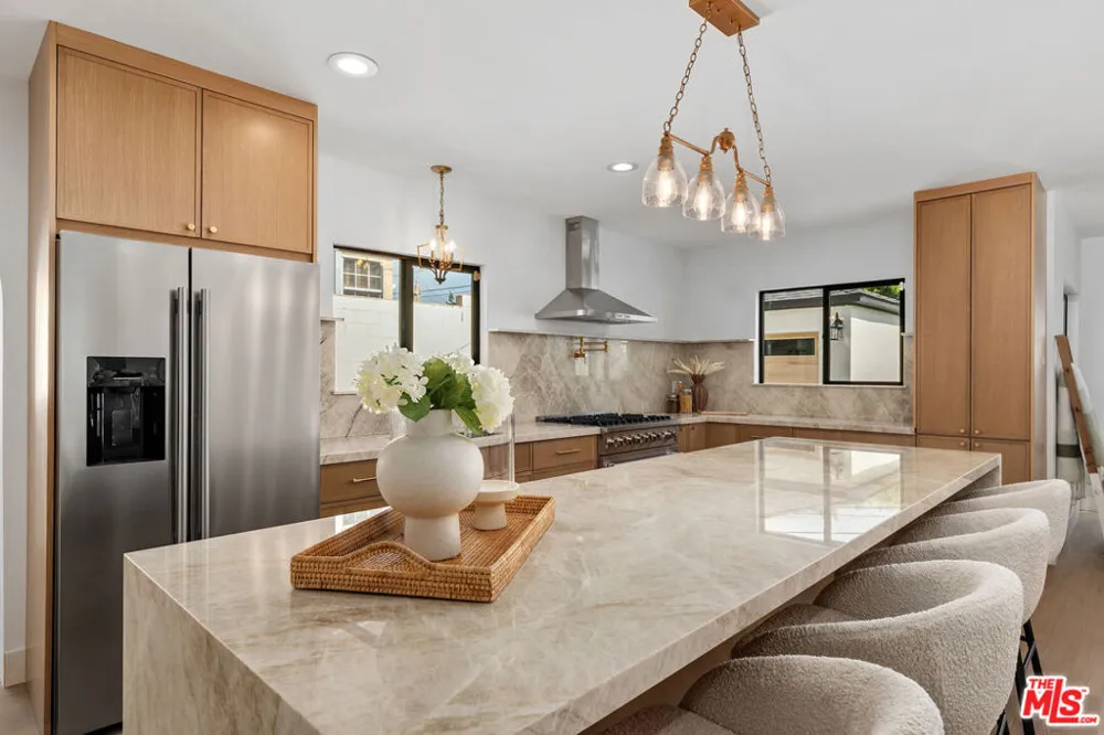 5168 Southridge Avenue Los Angeles, CA 90043