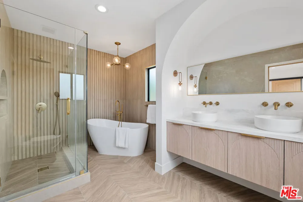 5168 Southridge Avenue Los Angeles, CA 90043