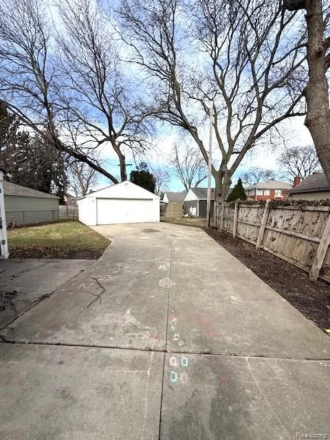 414 Moross Road