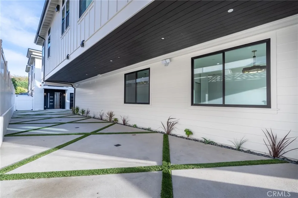 110 S Irena Avenue #B Redondo Beach, CA 90277