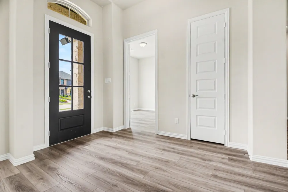1913 Barrix Lane DeSoto, TX 75115