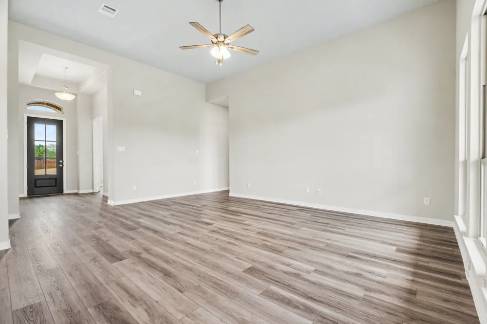1913 Barrix Lane DeSoto, TX 75115