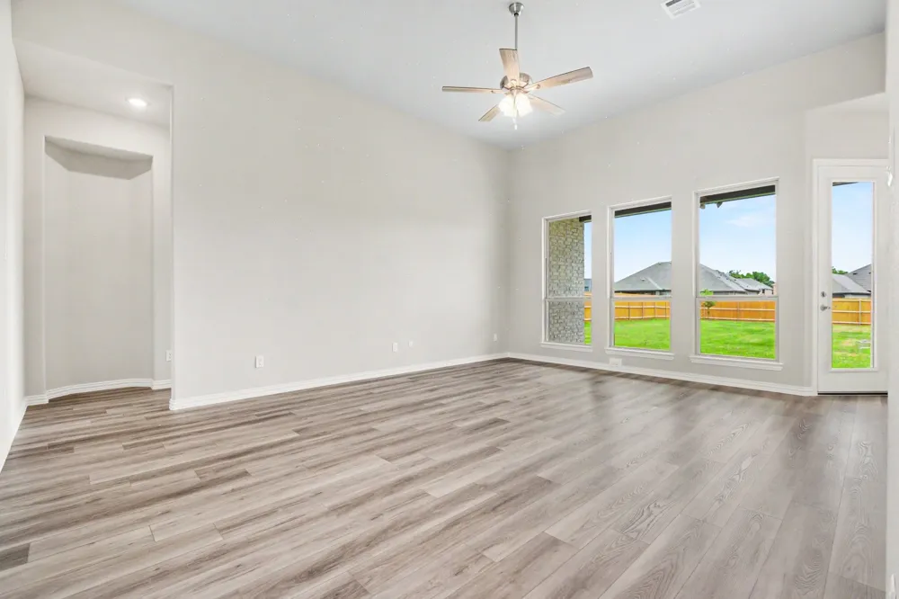 1913 Barrix Lane DeSoto, TX 75115