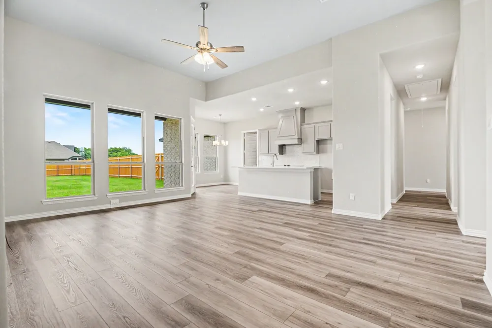 1913 Barrix Lane DeSoto, TX 75115