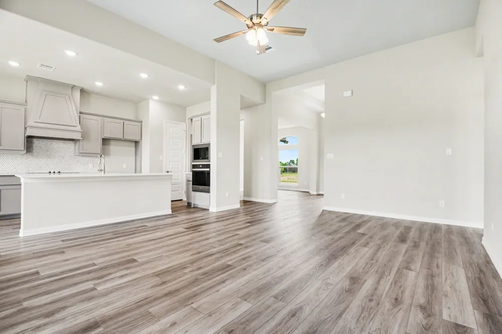 1913 Barrix Lane DeSoto, TX 75115