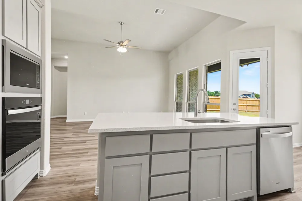1913 Barrix Lane DeSoto, TX 75115