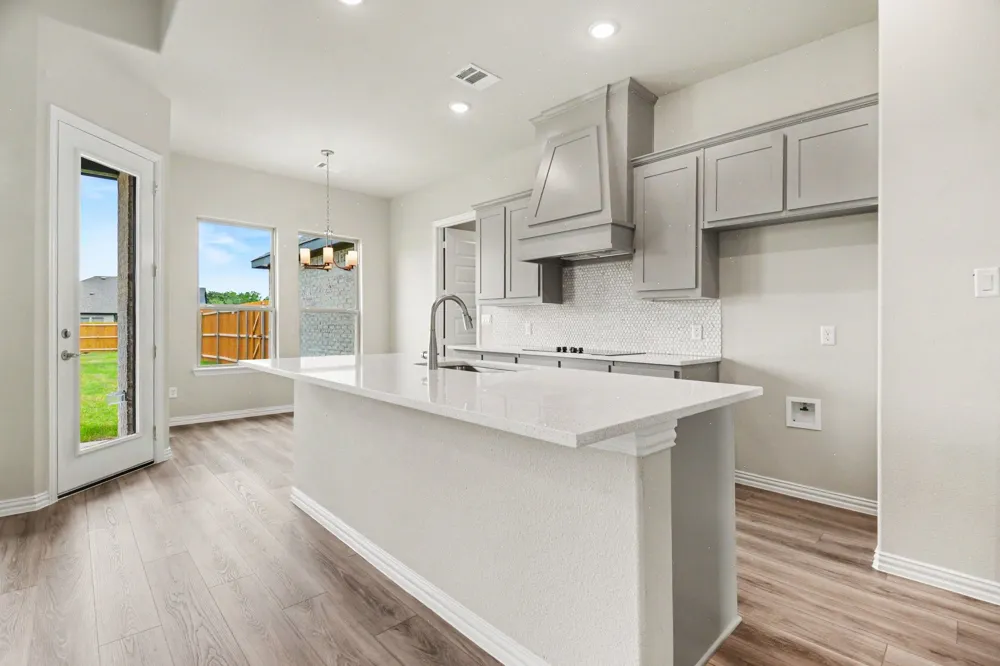 1913 Barrix Lane DeSoto, TX 75115
