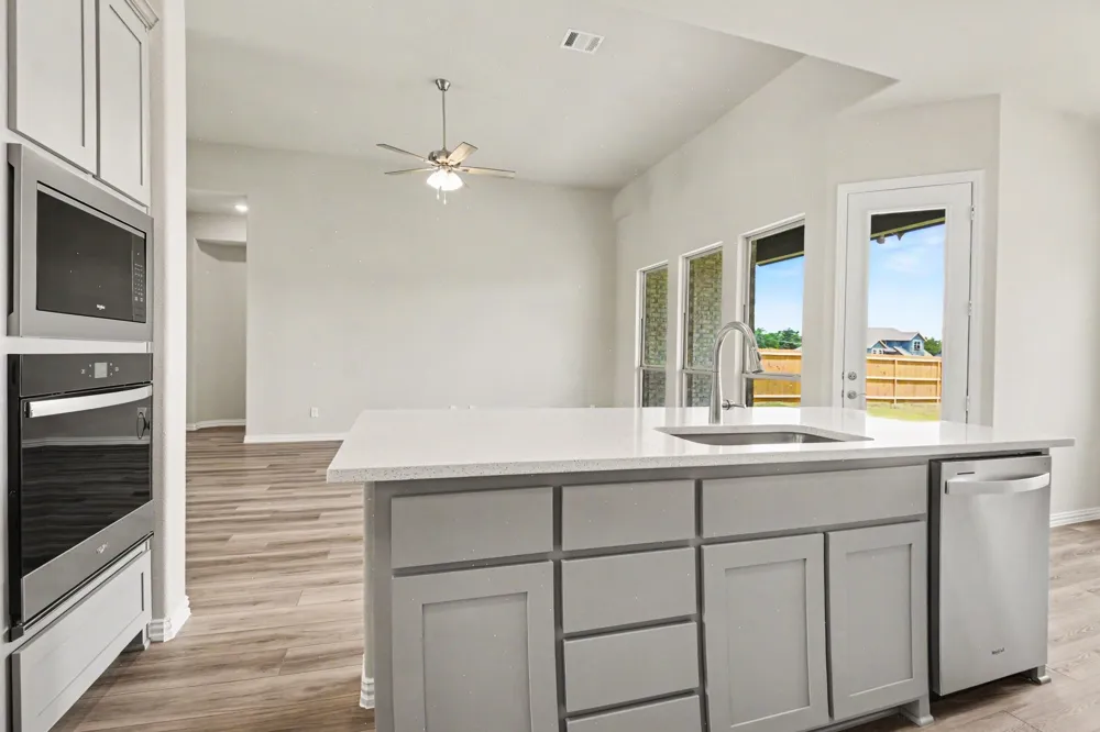 1913 Barrix Lane DeSoto, TX 75115
