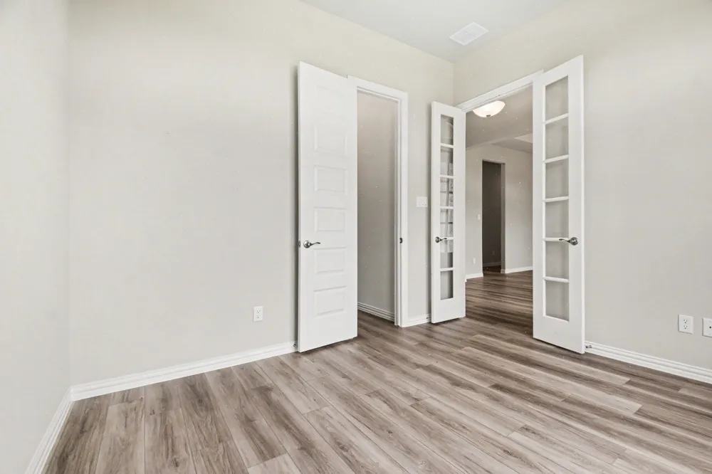 1913 Barrix Lane DeSoto, TX 75115