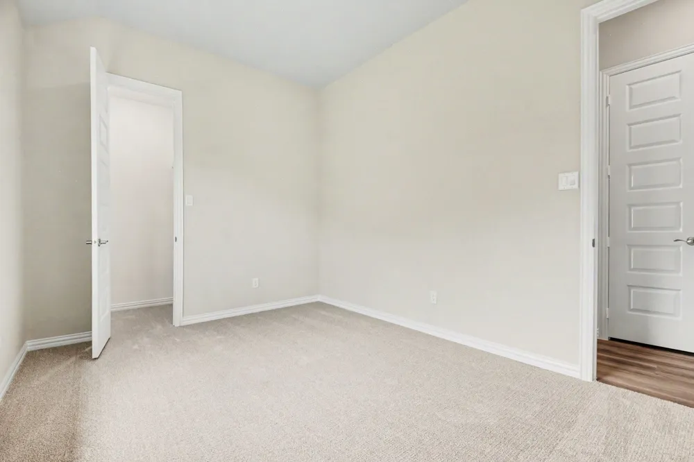 1913 Barrix Lane DeSoto, TX 75115