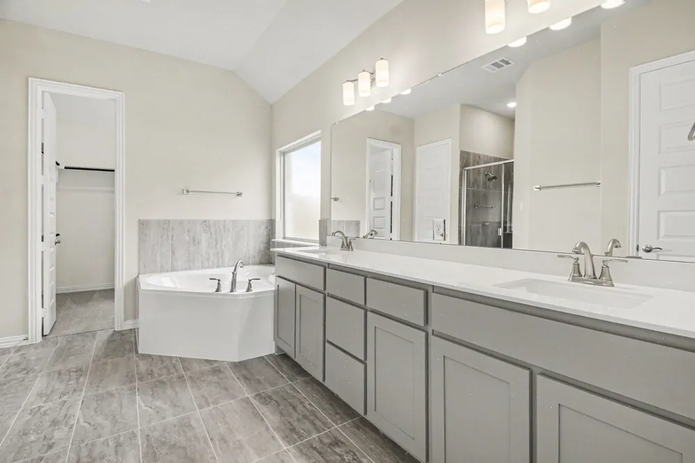 1913 Barrix Lane DeSoto, TX 75115