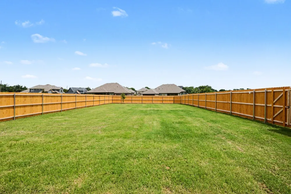 1913 Barrix Lane DeSoto, TX 75115